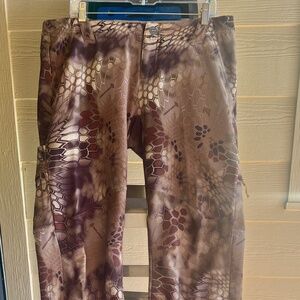 WOMEN'S KRYPTEK BRAND Camo Midrise Hunting Pants    WOMEN'S SIZE 10 R